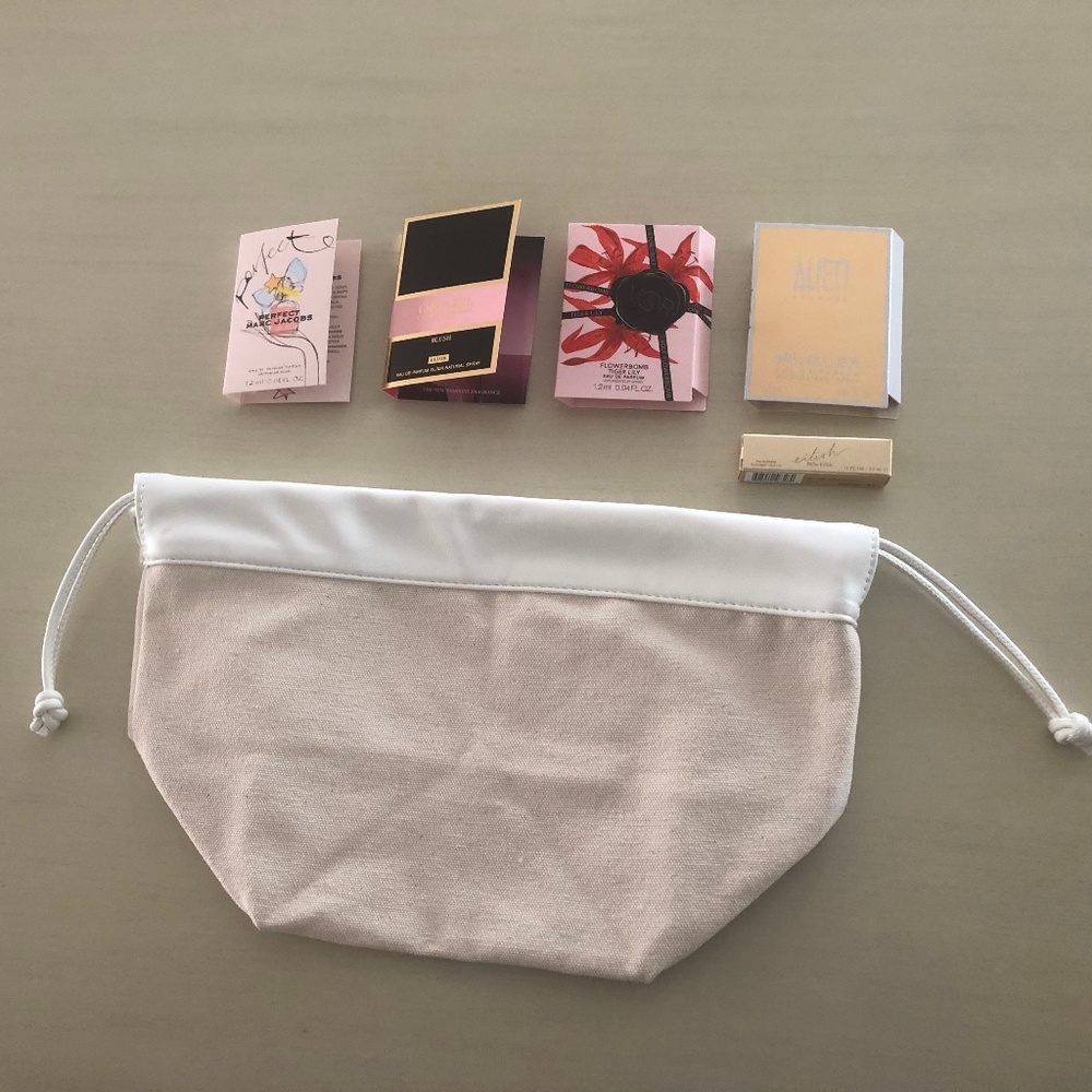 Tan Drawstring Cosmetic Bag With 14 Premium Perfume Samples (Great Condition)
